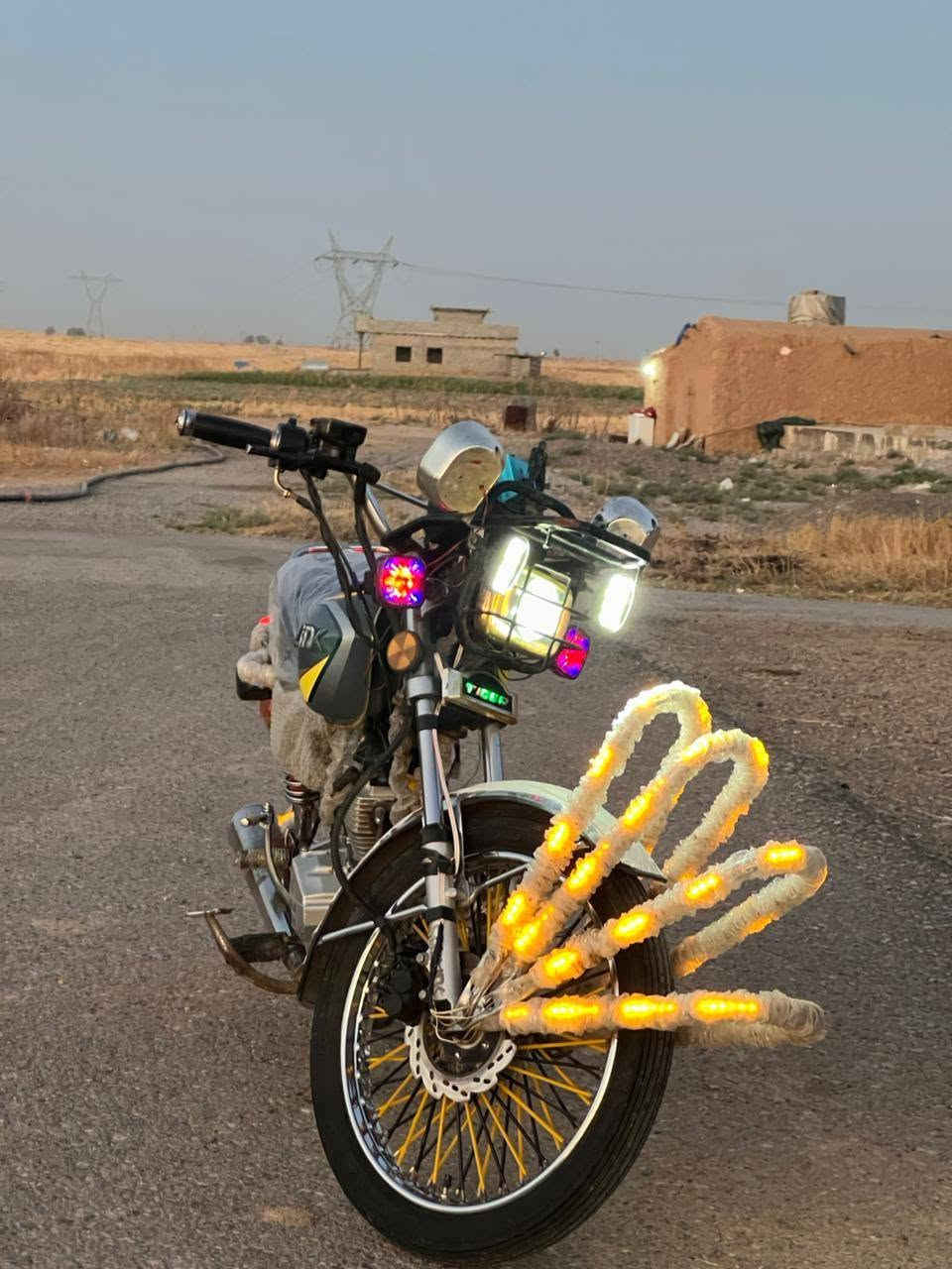السلام عليكم سولنك✈️🏍️ ٤ گير موديل ٢٣ حيل جديد نضيف كهربائيات كامل شغاله ماتصرف الف دينار عليه غير بانزين السعر مناسب جدا (٤٧٠) وبي مجال *********** اتصال  اما واتساب
نشاط فول  ✈️🏍️
