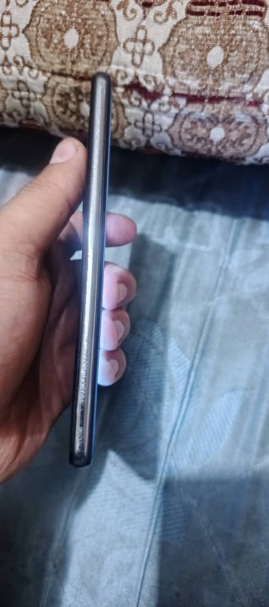 سامسونك A 52 جهاز نظيف مابي اي خلل بصمه شاشه شغاله ذاكره 256 باقي المواصفات معروفه ويا شاحنه 45 واط مالكلكسي  السعر 85 مكان الحسينيه مالراشديه  رقم ***********
