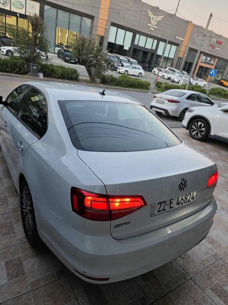 جیتا 2016 مەکینە 20ی مواسەفات خەلیجی
گێڕ و مەکینە و تەبرید بێ کێشەیە.
106,000 میل ڕۆیشتووە.
- دەرگەکانی لای سەکن قۆپانەوەکی بەسیتی هەیە
- سەیارە هیچ پارچەک و سبوغی نییە.
- سعری ١١٥ وەرەقە
- ت.ب گۆڕینەوە ناکەم أربيل, العراق


**إذا كنت صاحب هذا الإعلان وتريد حذفه لأي سبب، رجاءا أرسل رسالة إلى الدعم الفني**