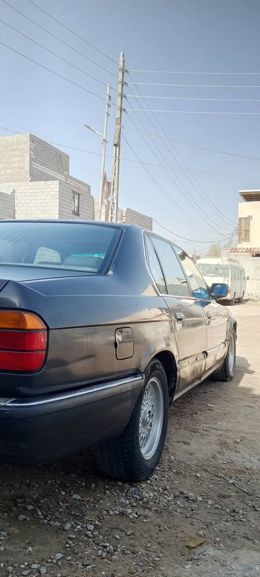 BMW 735i موديل 1992
سياره بلاديه وجاهزه 
ترهم بيع او مراوس 
مكاني بصره ***********
