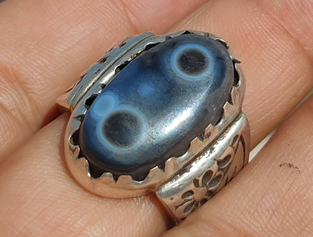 السليماني الاسود القديم العينتين للبيع 
*********** وات ساب
