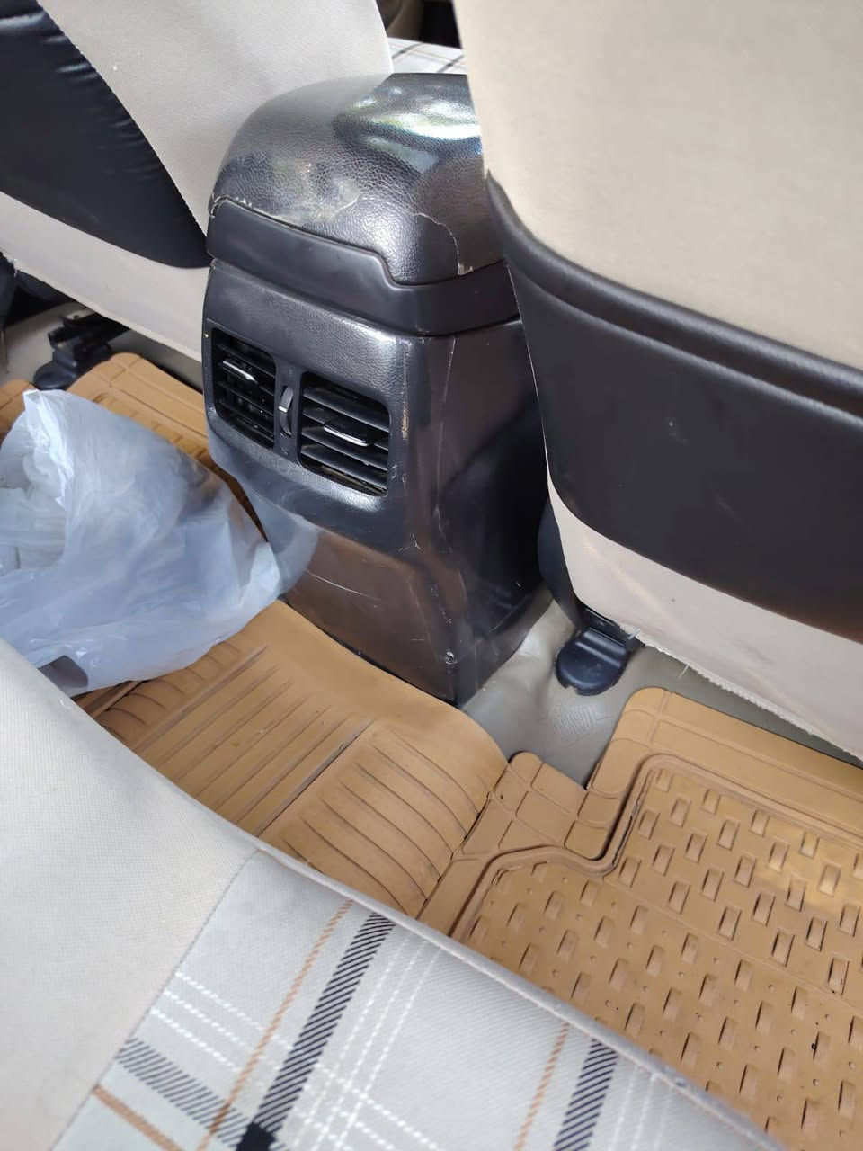 الغالي النترا خليجي أبيض ٢٠١٥ حلو سياره صبغ دعاميه امامي وخلفي وربع جاملغ امامي بدون داخل محرك ١٨٠٠ جاهزه سنويه لل ٣٠ السعر ١٢٢ مكانه بغداد الاستفسار ***********
