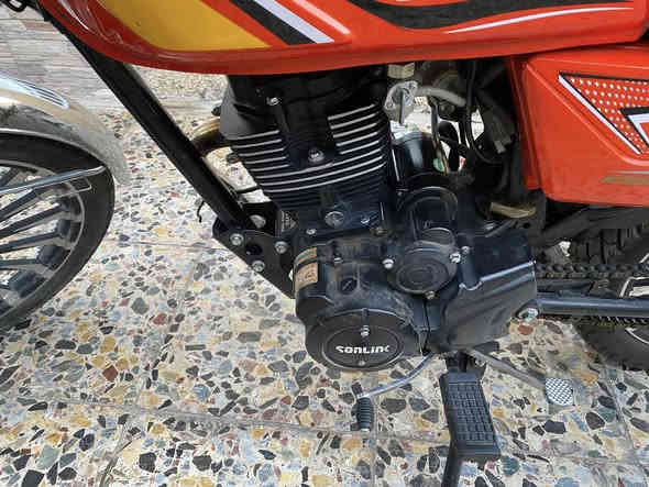 سلام عليكم دراجه ايراني نوع سولك موديل 2025 دراجه اي نقص مابيه  دراجه نضافه 100/100 احلا من الصوره محرك بلاد  حجم المحرك 200 
دراجه كفاله عامه جيب فيتر وتعال 
شاشه بيه خلل بصيط 
850 وبيه مجال حك الجيه وضيافتها 
***********رجأ وتساب فقط 
***********هذا فقط رصيد 
وغير متواجد ع الفيس .
