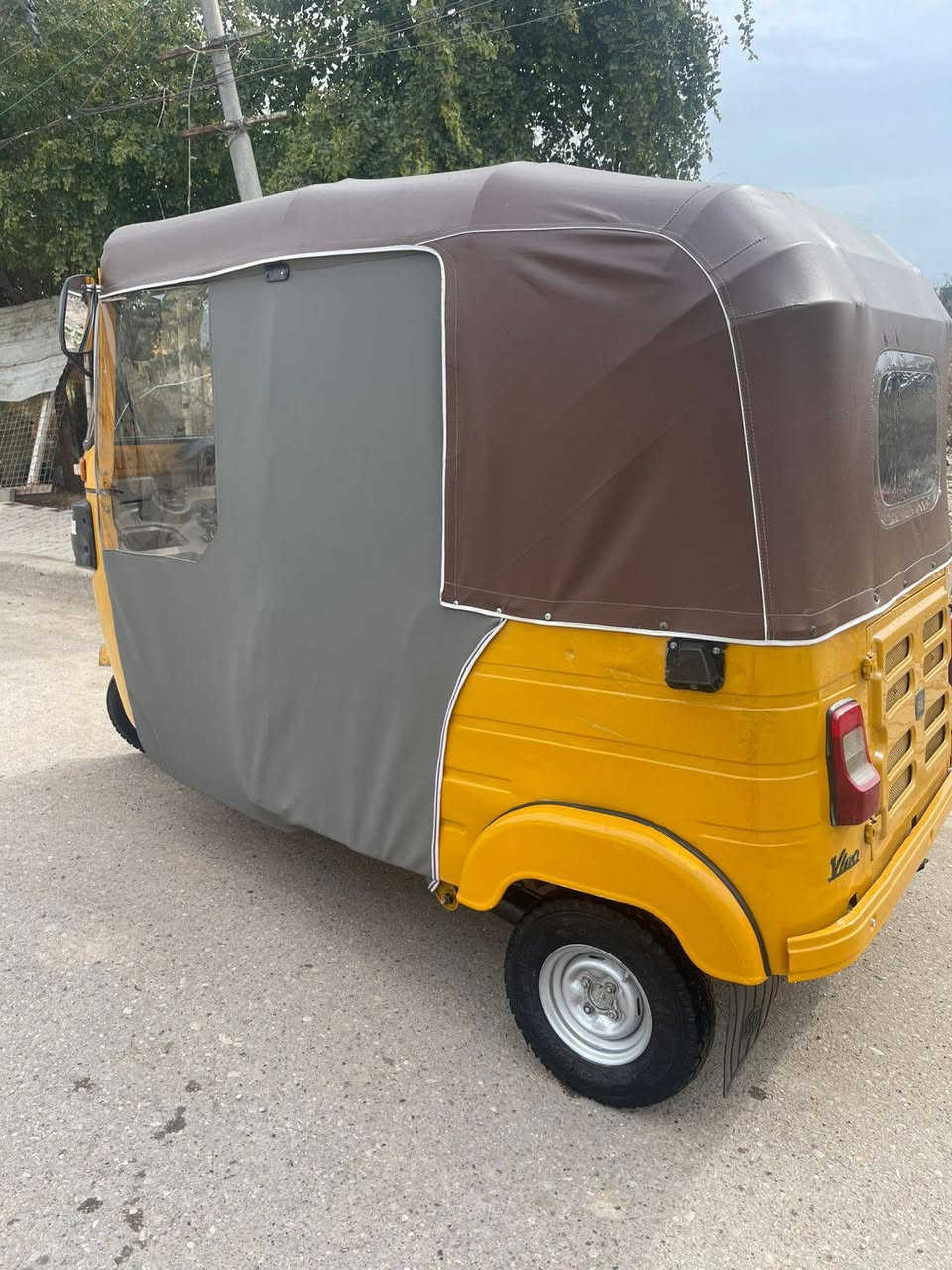 السلام عليكم تكتك للبيع موديل 20
شهر الـ10 رقم وسنويه كهربائيات شغاله تكتك نضيفه گبل لشارع 

المكان الحسينيه مال راشديه 
اتصل او راسلني واتساب 
***********
