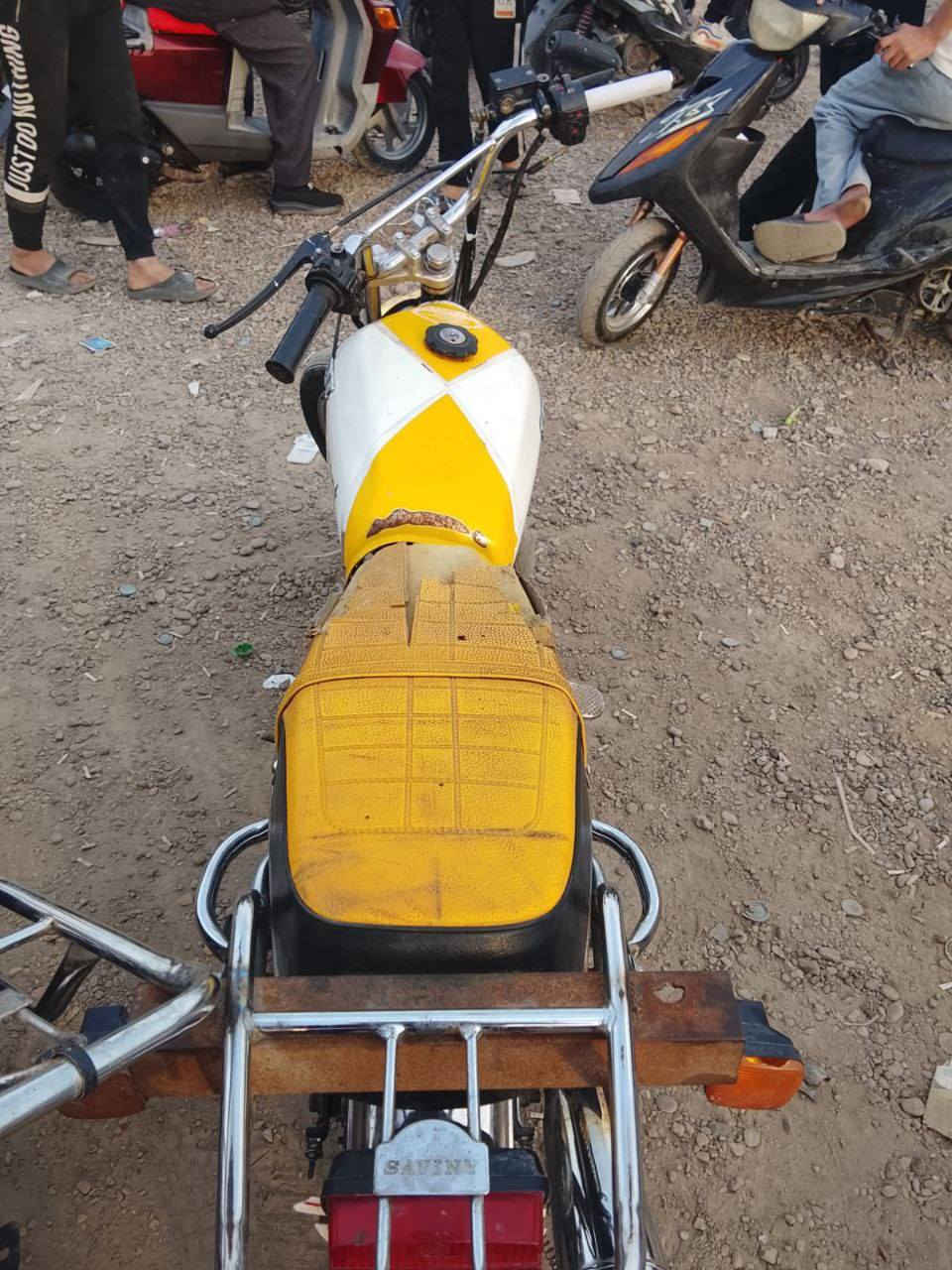 السلام عليكم سيفان 5كير للبيع الدراجة كل نقص ما بيها كاملة مكملة بدون اوراق ( كلك ) تشغل وتطلع اي نقص ماكو مكاني بغداد رايدها ب 350وبيها مجال بسيط  متواجد فيس و واتساب ***********
