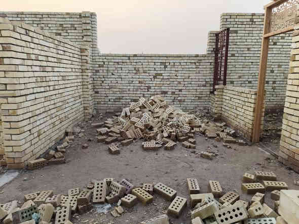 السلام عليكم بيت مساحه 180قرفتين نوم 5×4 صاله 6×5 حمام داخلي ستقابل 5×4 مطبخ 4×4 السعر 20 وبيه مجال البيت مقايبل شارع المستشفى
اتصال ***********
