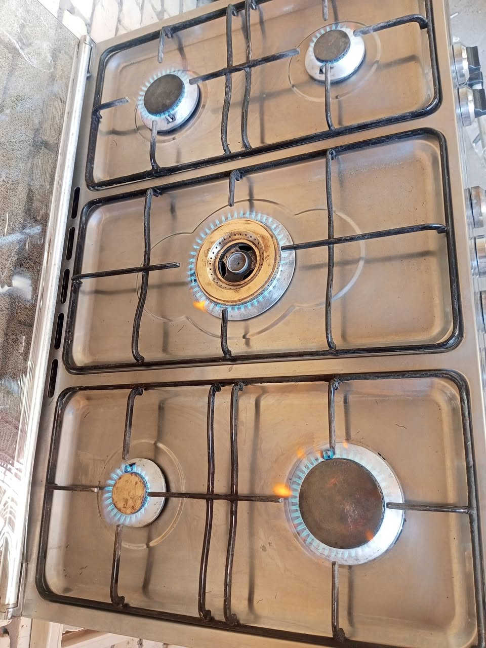 طباخ مستخدم قليل اخو جديد ب 250 وبي مجال ***********
