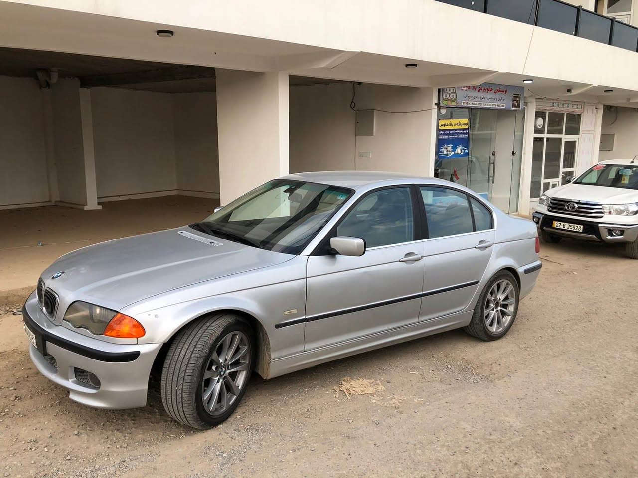 Bmw 330i 2002 
مەنەفیست و غرامە بەشەرت پاکانە سۆرانە نمونە لو جوانی سەقفو حیزام بەشەرت گیر مەکینە تەقەو رەقە هەمووی بەشەرت دینار مەسرەفی تیدا نیە سعری ٥٠ و معامەلەی برایانە 
*********** أربيل, العراق
