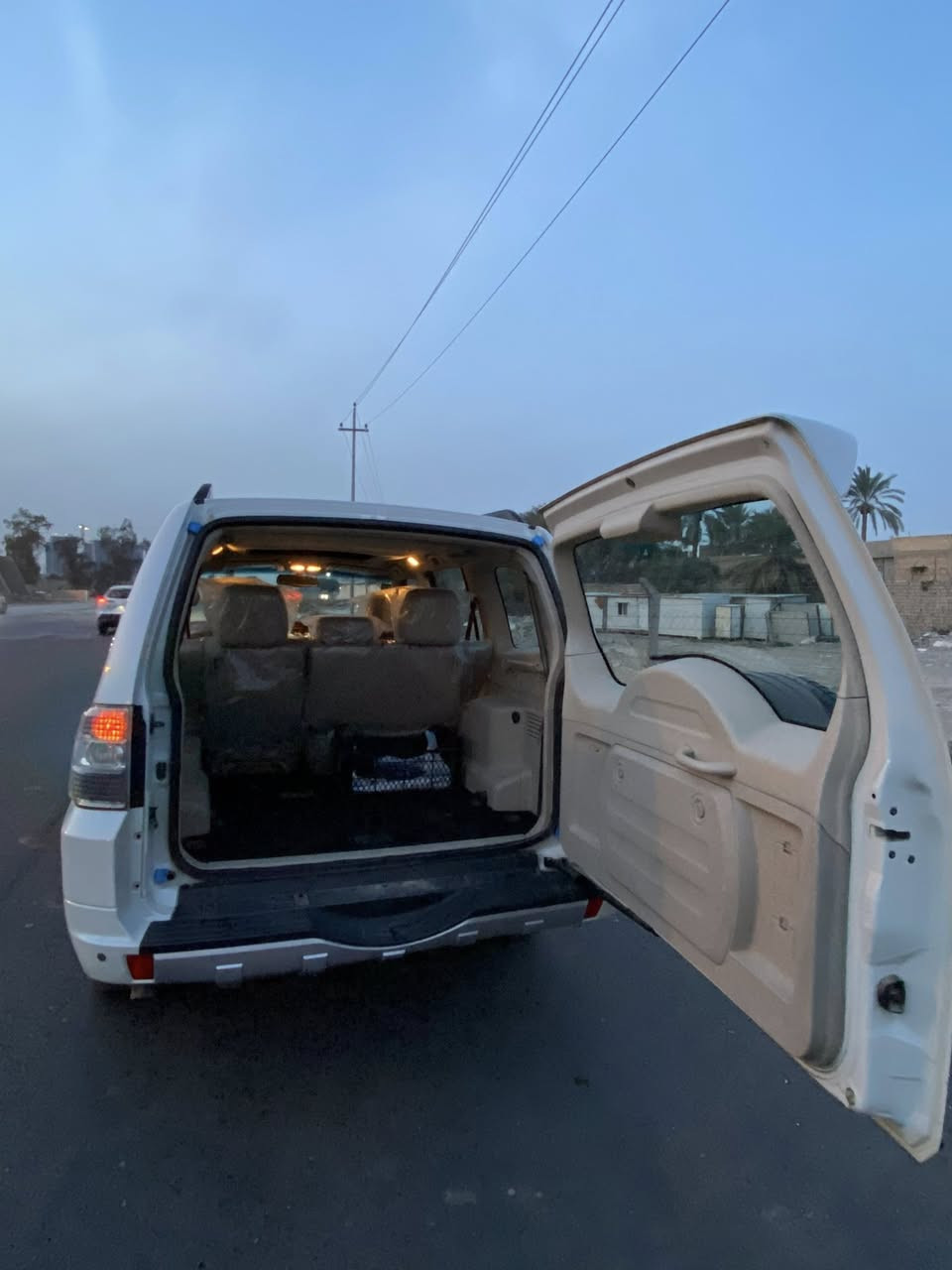 باجيرو
السلام عليكم باجيرو 2013 خليجي مكفولة كفالة عامة مواصفات معروفة 3500 
تحكم ستيرن 
كشن كهرباء
تبريد لكل السيارة حتى الكشنات الي ورة 
اشاير بالمري 
مري ترحيب 
و مري شفط كهربائية 
تخم تاير جديد 
سيارة كل شي مناقصها ومكفولة كلها 
ماشية 198 قابل للزيادة 
كير محرك مكفولات سيارة خير من الله هزه جديدة رقم جديد و بأسمي 
مكانها بغداد العامرية السعر 160 بيها مجال بسيط 
***********
