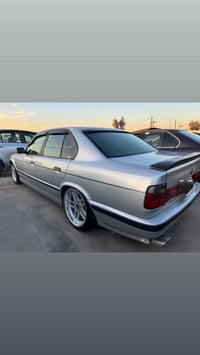 سلاو هاوریان ئه‌م بیئمه‌ بۆفرۆشتن مۆدێل ٩٠ مه‌كینه‌ 25سه‌یاره‌كه‌ فوله...