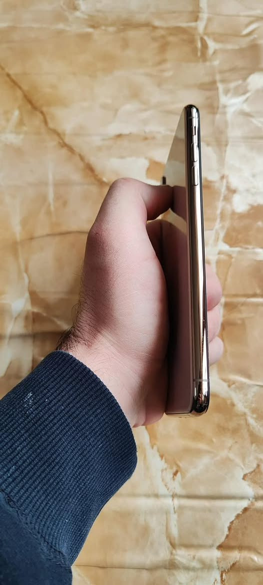 ايفون اكس ماكس للبيع ما بي اي عطل كله شغال فقط كسر بل كلاس  فيس ايدي شغال بطارية ١٠٠ شرط قطاره انطيك ضمان ما تصرف ذ٦٤ بوبجي فول مابي تعليك  
***********
