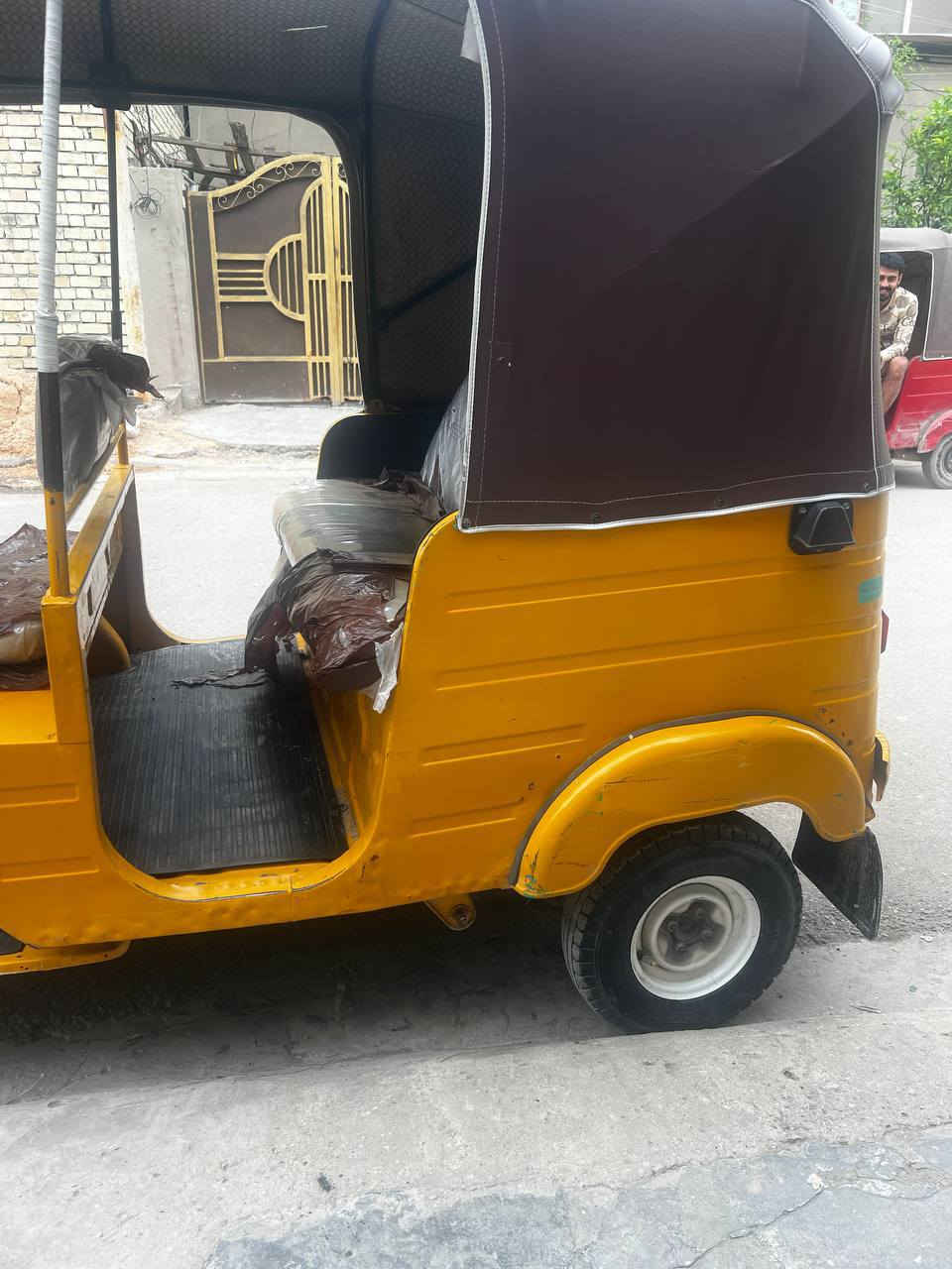 سلام عليكم
تكتك موديل 2019 داخلة ب 20 
تكتك جاهزة كاملة عل اخر حباية ربع دينار ما تصرف عليهة اي نقص ما بيهة 
تعمير فقط دوسة أمامية 
سعر ٦ ونص وبيهة مجال حك جية فقط 
مكاني الشعب شارع صحة 
***********
