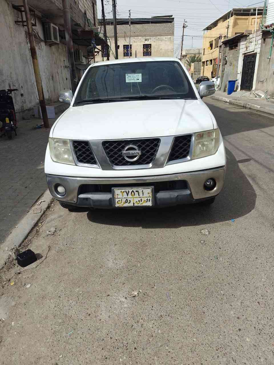 السلام عليكم للبيع نيسان نيفارة
موديل 2013
كير عادي
السيارة مكفوله كفالة عامه 
بيه بارد شويه مئشر علي
السيارة جديدة وجاهزة من كلشي رقم دهوك  السنويه منتهيه مكينه وكير وحداديه وتبريد وتخم تاير كله جديد 
السعر //98
الاستفسار اكثر اتصل (***********)
عنوان السياره البصرة القبله حي القائم 
تريد تحويل تريد وكاله
