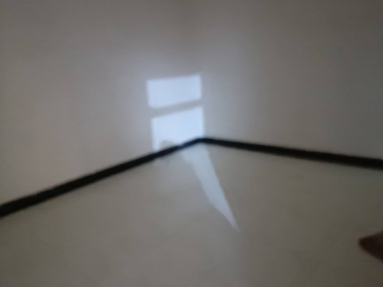 سلام عليكم بيت 200 متر قاطين وره بيت سيد مرتضى مباشر شارع شارع سبيس 8 متر ماي كهرباء غرفتين دونيه صاله مطبخ حار وبارد منور صحيات داخليه بناء حديث ستفسار اتصل على الرقم ***********
