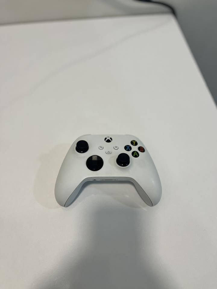 بسم الله

XBOX S/S

مستخدم

جداً نظيف 

غير مفتوح نهائياً 

اغراضه كاملة وكارتونته وياه ✅

وياه بطاريات اثنين والقاعدة مالتهن قبل فترة قليلة ماخذهن✅

السعر 330وبي مجال للطيبين 

المكان بغداد البلديات 

للتواصل ***********واتساب هم موجود @
