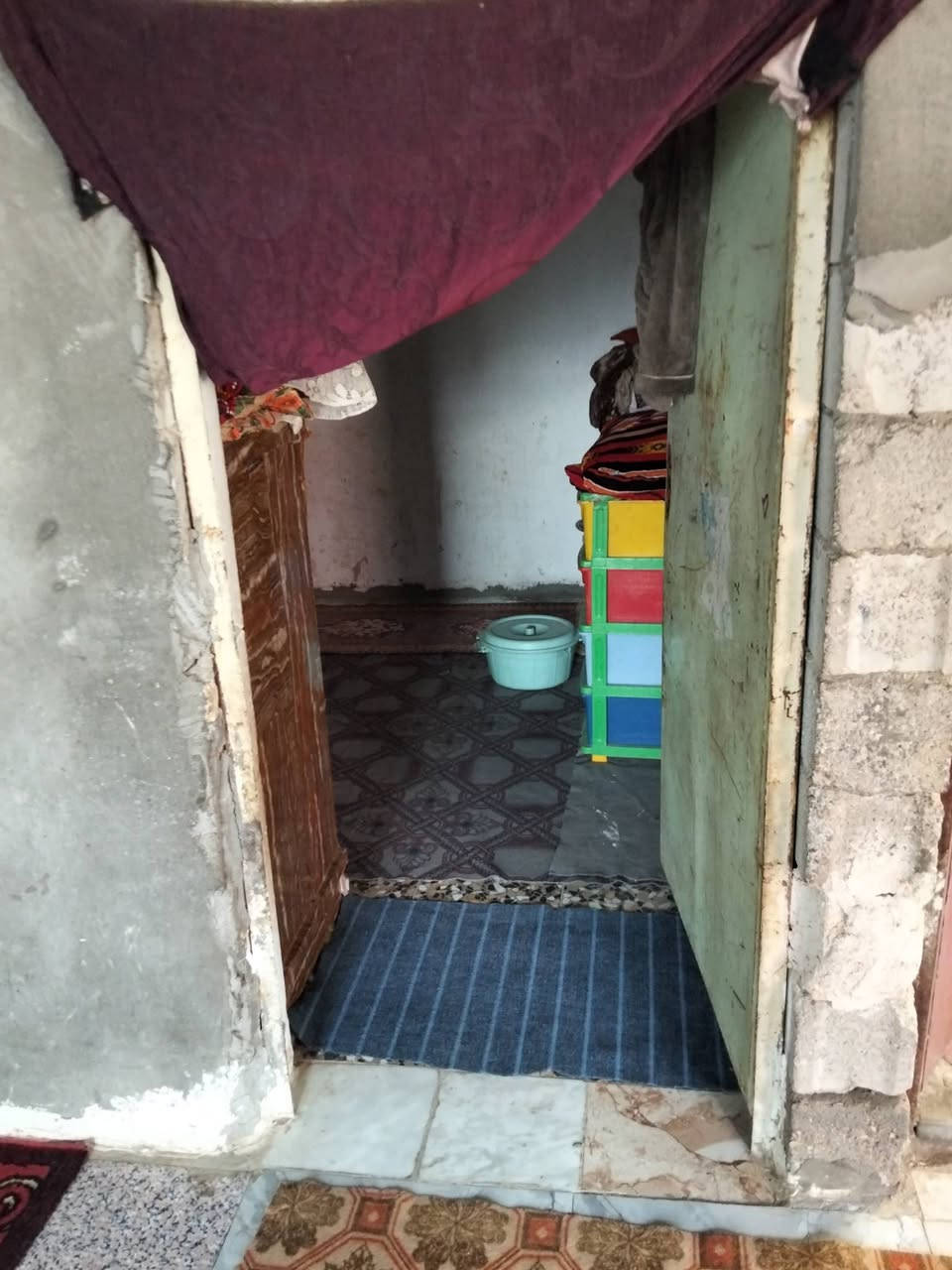 بيت للبيع زراعي. مقابيل حي شرطه       المساحه 300  يحتوي على 2 غرف نوم وصاله وصحيات وحديقة امام المنزل السعر 18.  الرقم ***********
