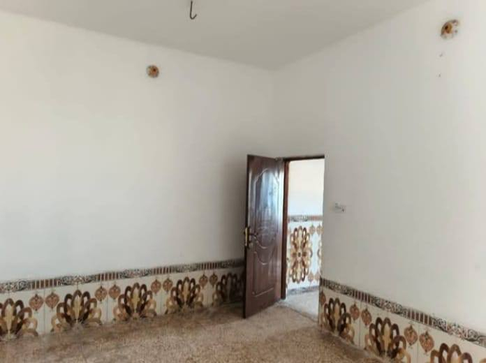 بيت للبيع 100متر طابق ونص صب. وطابق ثاني عكاده 
منطقه ٥٨
يم المدرسه الورديه 
68 معه مجال
*********** وليد الكرعاوي
