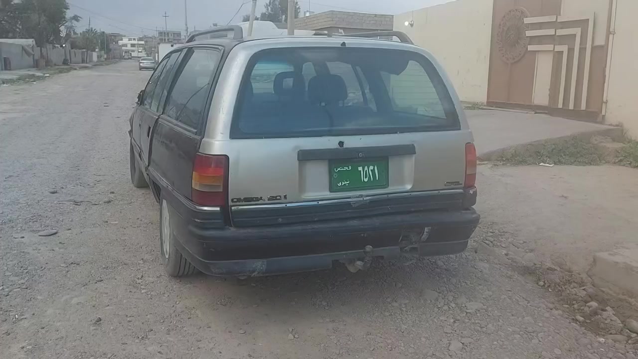 السلام عليكم سياره اوميجا للبيع حجم 20 نازلات بيها صرف شرعيها بالموصل ما اندله  شرطه الوكاله صدرها زين ما شاء الله سياره شوفها العين السعر 10 وبيها مجال ***********  ***********
