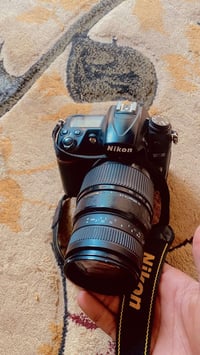 كاميرا نيكون D7000 للبيع السعر خاص 07821489334