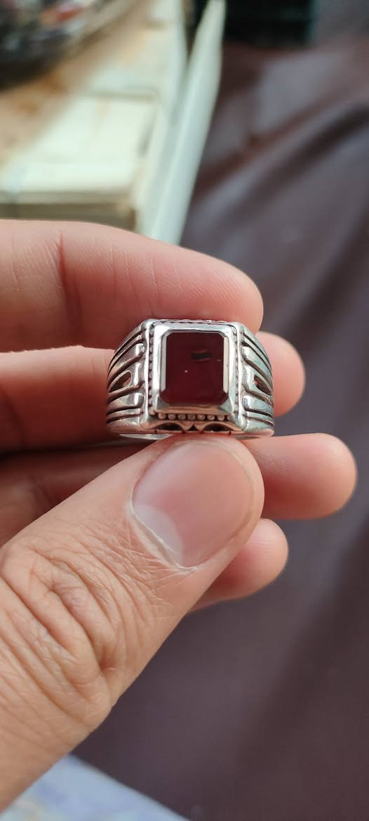 الي يحب يحجز يراسلنا على الواتساب  ( *********** )
او التواصل على الخاص 

اهلاً وسهلا ومرحبا بكم 

💯 خاتم بحجر العقيق اليماني الأصلي 💯

💢 ذات مظهـر وجـودة ممتـازة  💢

⭐  قـطـعـة تسـر النـاظـريـن  ⭐

 يـتـوفر خـدمـة تـوصـيـل لجـمـيـع مـحـافـظـات الـعـراق 💫

فضل التختم بالعقيق 

عن الحسين بن علي عليهما السلام قال: قال لي رسول الله صلى الله عليه وآله و سلم " يا بني تختم باليواقيت و العقيق فإنه ميمون مبارك و كلما نظر الرجل فيه إلى وجهه يزيد نورا ً و الصلاة فيه سبعون صلاة )،
