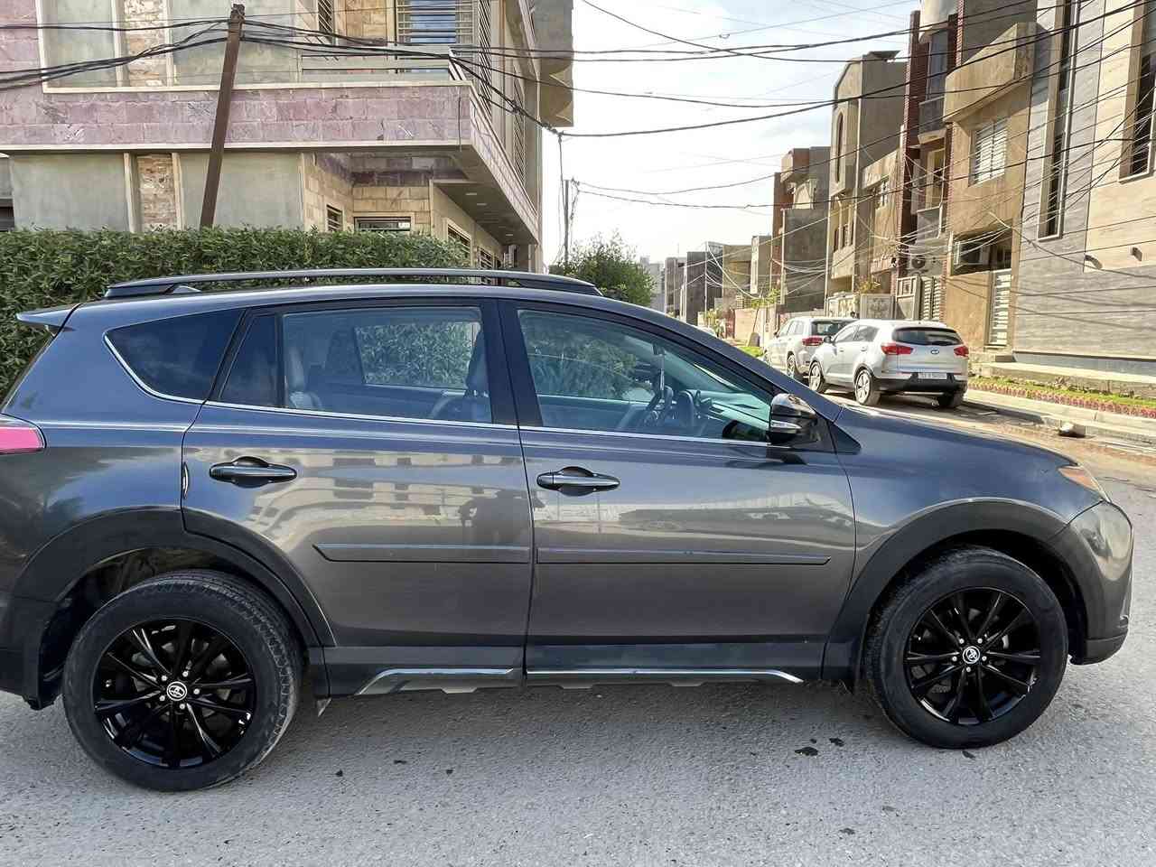 السلام  عليكم  
راف فور   2018  فئة  افنچر  فول  مواصفات  
تدفئة  استيرن 
تدفئة كشنات  امامية
كشن  الامامي  كهرباء  
فتحة  +  بصمة  +  فور  ويل  
حجم  التيار  18  جبلي  
جنطة  كهرباء 
رادار  +نقطة  عمياء 
انظمة  القيادة  سبورت +  عادي +  ايكو  
سيارة  ماشية  80 الف مايل  
مكفول من  اي  ضربة  او تعمير  لغد وشاصي  وكير  ومحرك  مكفولات  
رقم  ديالى  
مبدل  بنيد  فقط 
تصليح  قبق  جنطة  وجامغ  خلفي  
رقم  الشاصي 2T3RFREV2JW699658
كل  الصور  موجودات  وحتى  سونار  موجود 
موقع  السيارة  بغداد  المنصور 
 تحويل  مباشر  شوكت  مايعجبك   
سعرها  185  وبية مجال  سيارة ما ناقصها  اي  شي  
***********
