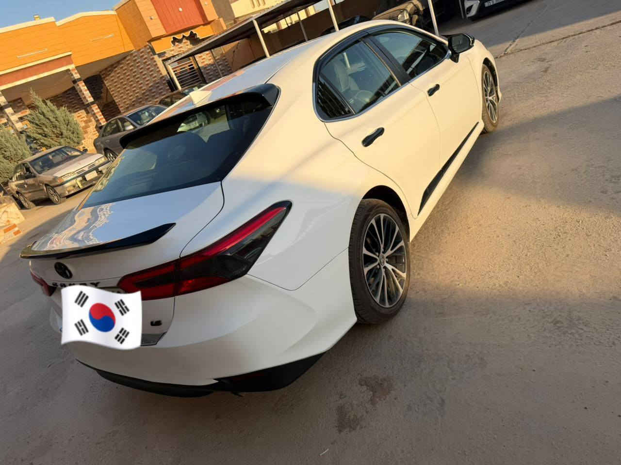 السلام عليكم ورحمة الله وبركاته
‏‎       ——— لـلـبـيع  ———
تويوتا كامري.        — Toyota Camry 
‏‎وراد أمريكي.          —  ايرباك سليم  
‏‎الموديل                —  2020  
فئة                       —  LE   
حجم المكينه         —  V4/2500 
‏‎اللون                     — أبيض 
المسافه المقطوعه —  89 ميل 
حالة السياره.    — صبغ جاملغ خلفي فقط بدون دواخل بدون گص
‏‎المواصفات 
‏‎- شاشه كبيره تدعم نظام الأبل كار باي ونظام الاندرويد 
‏‎- كرسي السايق  بحركه كهربائيه 
‏‎-تبريد منفصل 
‏‎-تحكم ستيرن جهتين 
‏‎-تحديد سرعه 
‏‎-مانع انزلاق 
-رادار امامي 
‏‎-تحديد مسار 
- تنبيه ما قبل الاصطدام
‏‎-كامره خلفيه
‏‎باقي المواصفات المعروفه 
‏‎السعر            — 180$ وبي مجال
رقم السياره    — اربيل
‏‎موقع  السياره — صلاح الدين الشرقاط
‏‎للأستفسار.     —‏‪0782 917 3457‬‏
