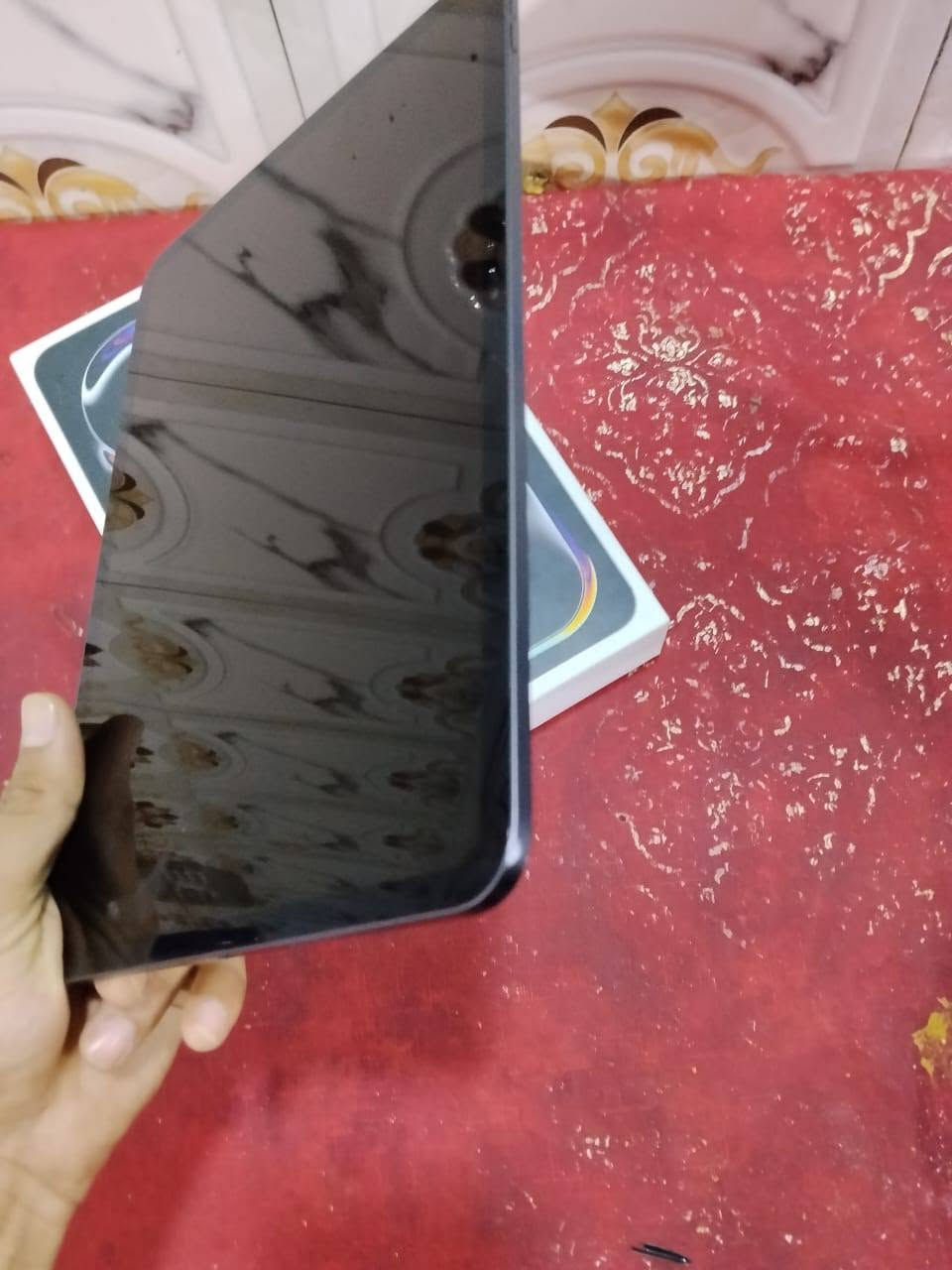 سلام عليكم ايباد ام فايف بطاريه 100 بعده جديد بس بي ضربه بسيطه بل شاصي حته ما تبين سعره 1200 مكاني الزعفرانية رقمي ***********
