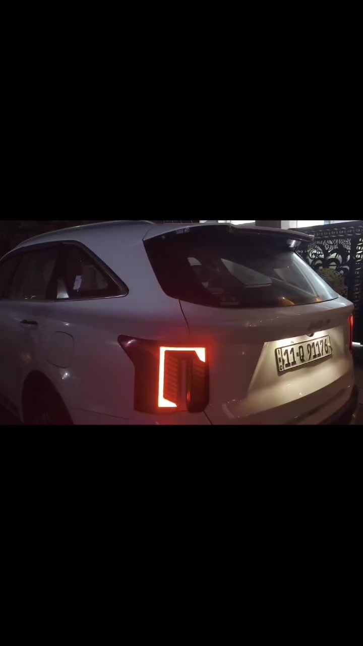 كيا سورنتو 2025 V6
القوة والفخامة 💎
رقم بغداد إنكليزي 

🔹 المحرك:
▪️ 3.5 لتر V6 تنفس طبيعي
▪️ قوة تقارب 290 حصان 
▪️ ناقل حركة أوتوماتيك 8 سرعات
▪️ نظام سحب أمامي 
كير ماوس
سايد بريك كهرباء
أوتو هولد
نزول منحدرات
أربع سرع:
1_Eco
2_Normal
3_Sport
4_Smart
🔹 المواصفات الخارجية:
✨ تصميم جديد جريء بشبك أمامي أسود
✨ مصابيح LED أمامية وخلفية كاملة
✨ قياس الويل (20) 
✨ بانوراما 
🔹 المواصفات الداخلية:
🖥️ شاشة وسطية
🔘 تشغيل بصمة + دخول ذكي+ تشغيل عن بعد
📱 شحن لاسلكي للموبايل
🧭 عدادات ديجيتال كاملة
ألوان لد داخلية متغيرة
🔹 أنظمة الأمان:
🅿️ حساسات أمامية+حساسات خلفية+دبل كاميرا
⚠️ مثبت سرعة ذكي+أوامر صوتية 

SUV عائلية فخمة… قوة وأمان ومساحة واسعة تناسب السفر والاستخدام اليومي ✈️

🔥السياره كفالة عامة
..
.. 
ملاحظة:السيارة بيها فطر بالجامة الأمامية ما مبين 
..
.. 
💰 السعر 325 ورقة 
 ........... 
بغداد_الدورة📍
............ 
الرقم:***********
