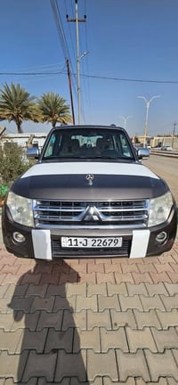 وبركاته باجيرو خليجي موديل ١٠ بغداد رقم دولي محرك ٣٥٠٠ مكفوله من الضرب...