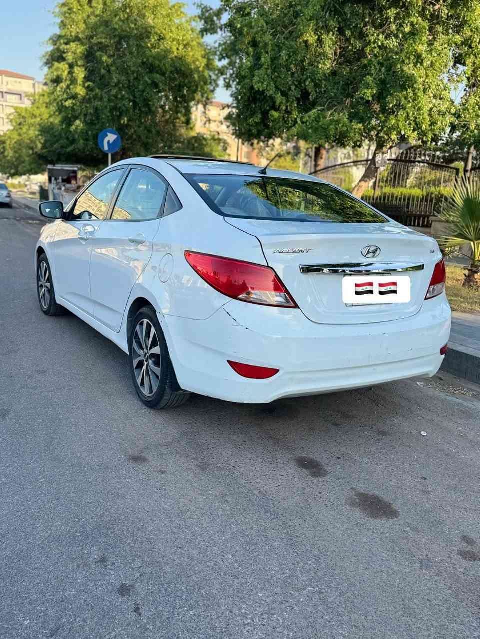 سلام عليكم
اكسنت مديل ١٥ رقم بغداد 
حجم المحرك 1600
بيه فقط قطعه وحده 
وبيه بارد 
السعر ٩٨وبيه مجال 
مكان بغداد سيديه 
***********

