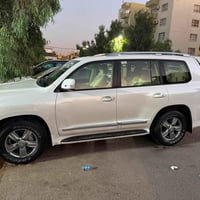 لاندكروز VXR • ٢٠١٥ • ماشيه ١٧٠٠٠٠