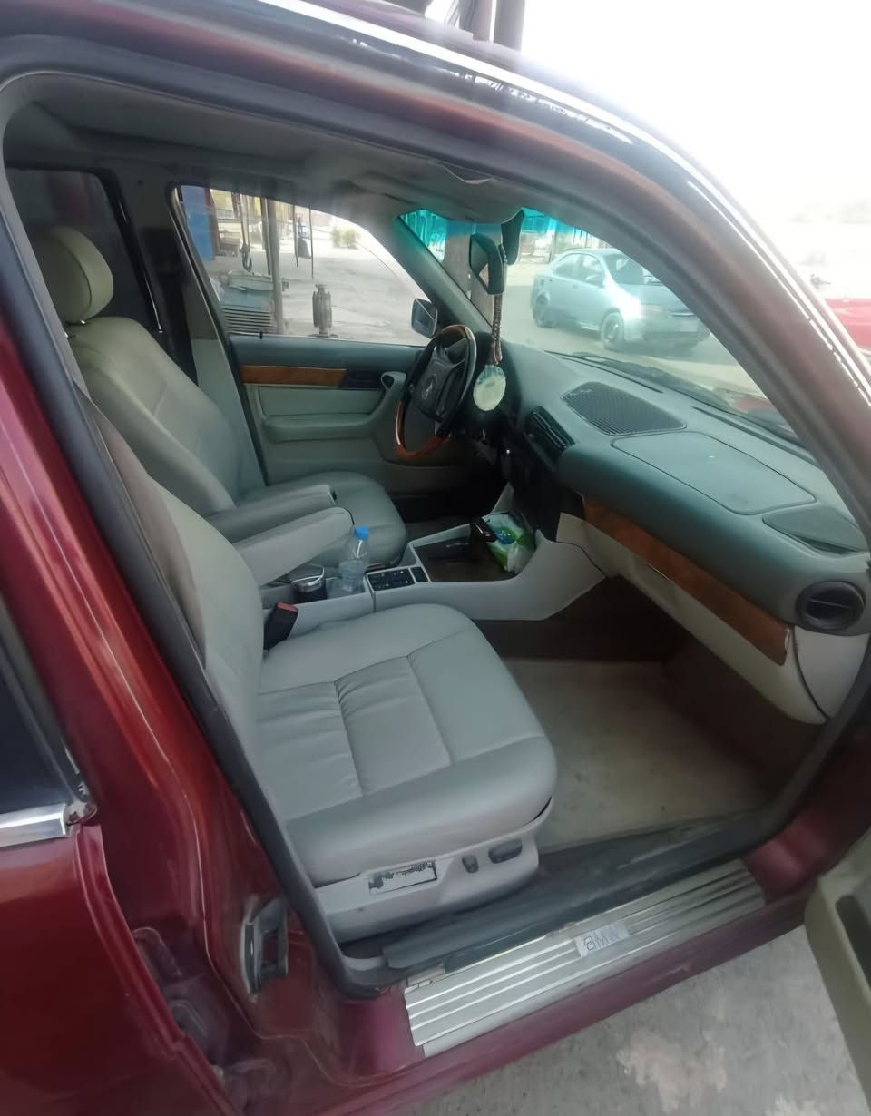 السلام عليكم
bmw 525.            
         موديل 92 اصل سنويه وبليته.     هزه جديده 
بچم عريض
گير ومكينه مكفولات
تبريد_تدفئه. كهربائيات كلها شغاله
سنتر لوك _گير اوتو 
تخم تاير _فتحة سقف
غرفه نظيفة _داخل صاجيات
السعر 68 وبيها مجال بسيط
مكانها بابل مركز مدينه
***********. متواجد نت وخط
