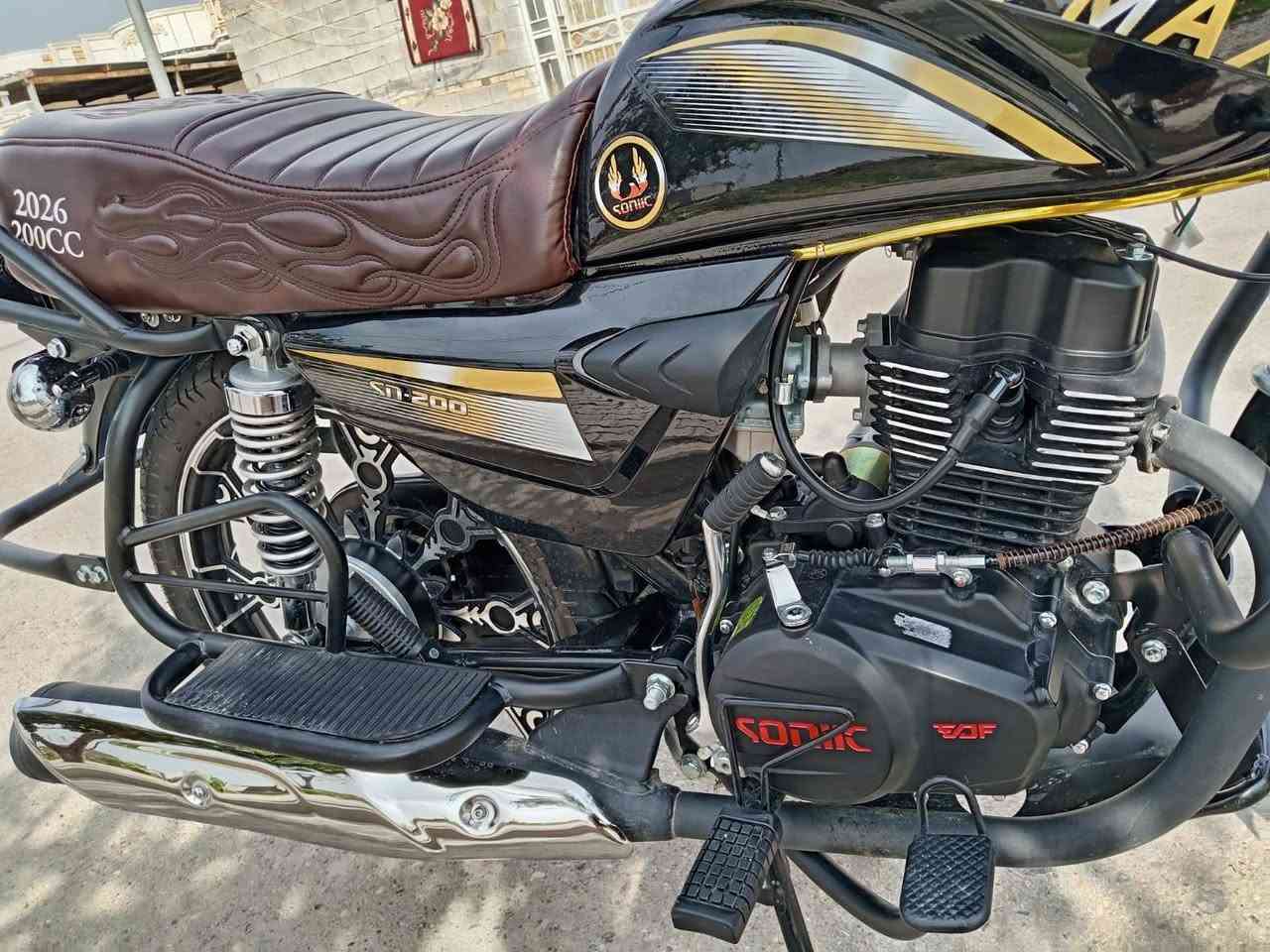 السلام عليكم دراجة✅ سونك ماكس✅ موديل 2026🚀
صارحها شهر طالعه من الوكيل ول تبديلت دهن 
كفاله من الشخط🚀 المواصفات المكينه 200 دايوان بلاد
مسجل داخل الداشبول تشغيل بلوتوث تشغيل عن بعد 🚀سويج📻 سجين🚀 عدد ٢ بصمات ٢ وراق سكنر 
العنوان العماره حي الجامعة رقم صاحب الدراجه 
💰 السعر مليون( 200 )💰☎️***********
