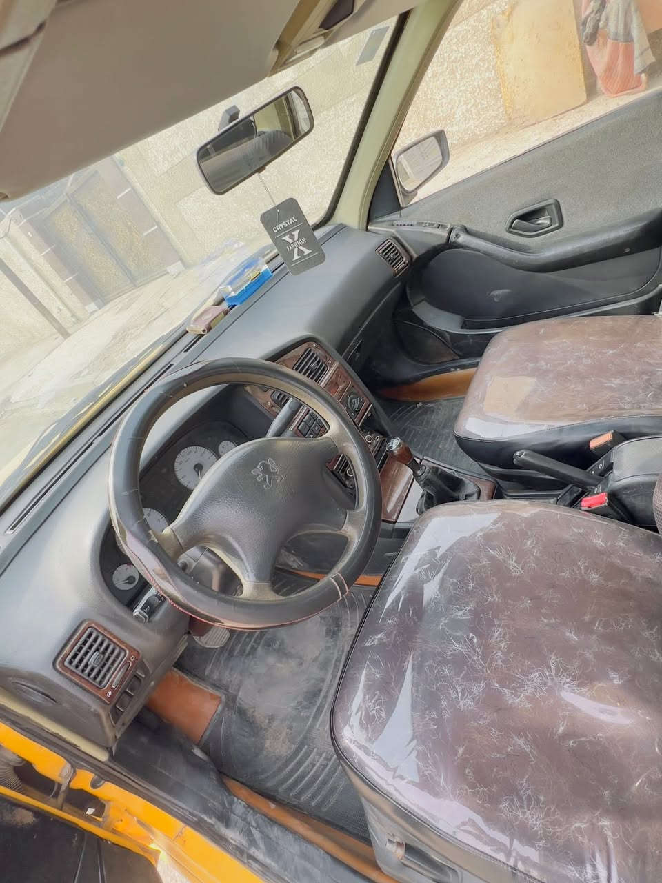 السلام عليكم بيجو باص للبيع موديل 15 مكفول كير مكينه بية طربت تكتك بل جاملغ الخلفي مصلحة هزة  رقم جديد معروضة 52 بية مجال مكان بغداد *********** اخون مكاتبة ام 5 الاف لا تخابر  عقد مروري ثاني يوم التحويل
