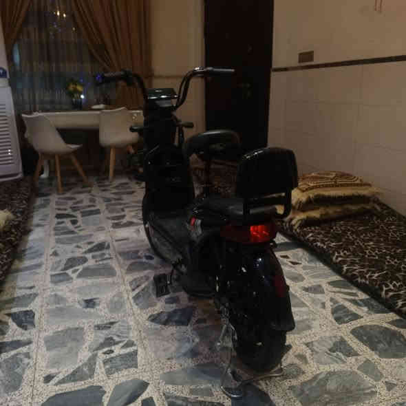 السلام عليك 
دراجه شحن حجم 14 جديده 

5 بطاريات حجم 20  (وسط)

ملف 1000 سرعه 60 حقيقي 

لايتات زنون + نشره 

اشاير يمنه يسره 

ثلاث نمر + هورن 

شاحنه اصليه 260V

بايدر مساعد دراجه 

السعر 350 وبيها مجال 

الرقم *********** بي واتساب
