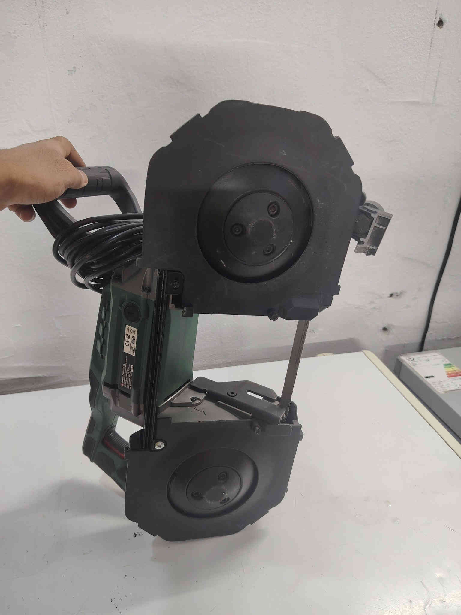 يالله سلام عليكم 
مينشار شريطي معدني 
شغال كلشي مابي عده هاي لقاعده مالته مكسوره 
حط سعر وخذه  ماعندي توصيل 
مكاني ديالى بعقوبه كاطون رازي 
***********
