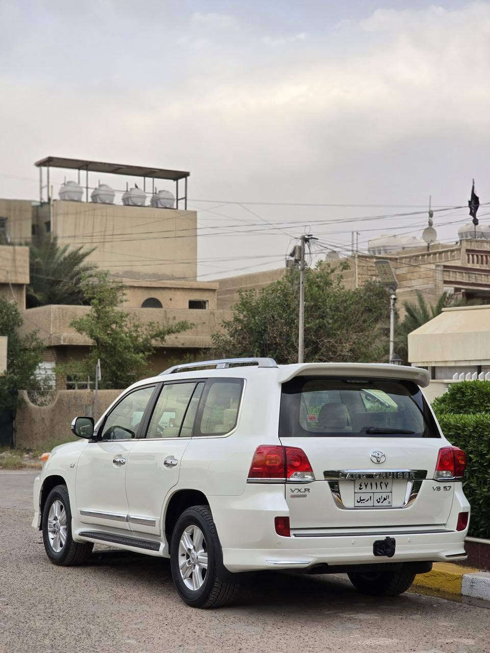 لاندكروز 2015 فول مواصفات
VXR  V8  5700
سياره فول للخير 
سياره جاهزة ادامة من شركة 
للبيع فقط السعر 430 $
العنوان بغداد بلديات 
***********
