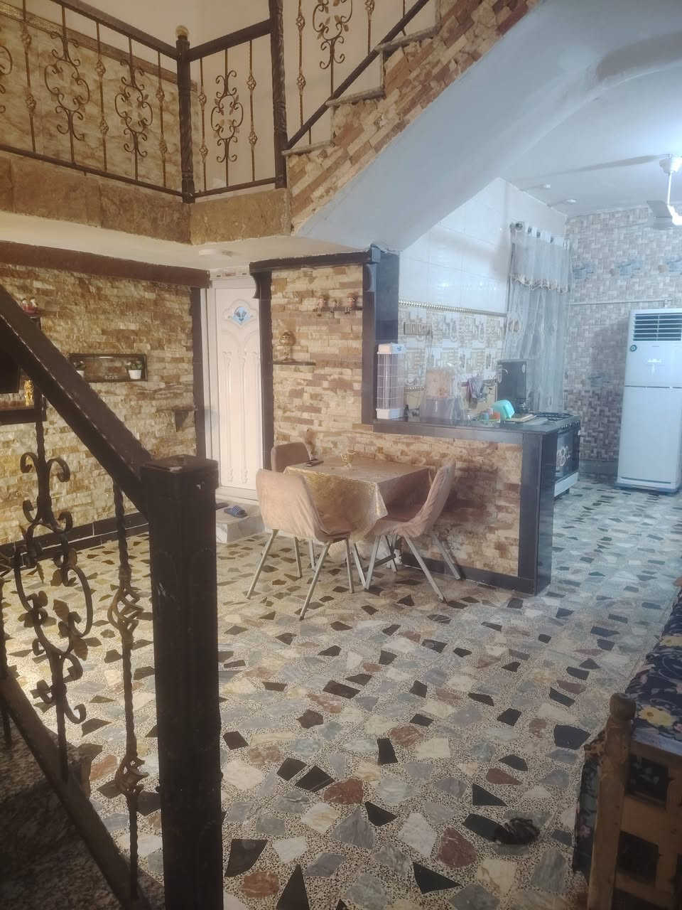دار للبيع زراعي المساحة ١٠٠ م طابقين كامل الخدمات ماء وكهرباء ومجاري وتبليط حي البتول شارع مدرسة الخيرات السعر ٩٥ الاستفسار على الأرقام ***********
