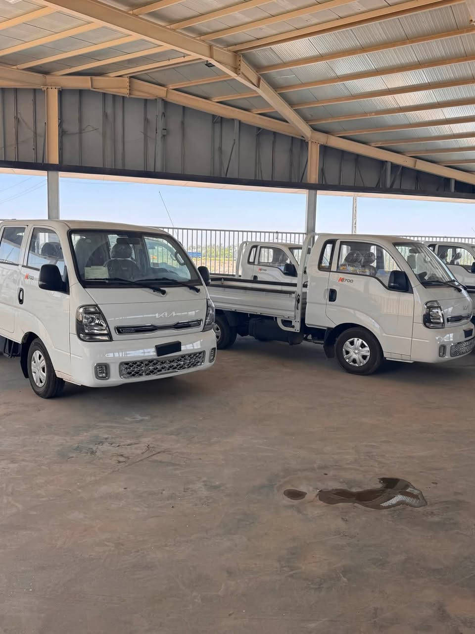 السلام عليكم 
متوفر جميع أنواع كيا حمل 2700 //دبل قماره 2700///فحل 4000فول موصفات دبل ايرباك اي بي اس شاشه كامره حسسات خلفيه دبه صندوق دعاميه 
مكان بغداد لاتصال //////معه الرقم بغداد 
***********
***********.    موديل 2️⃣0️⃣2️⃣6️⃣
