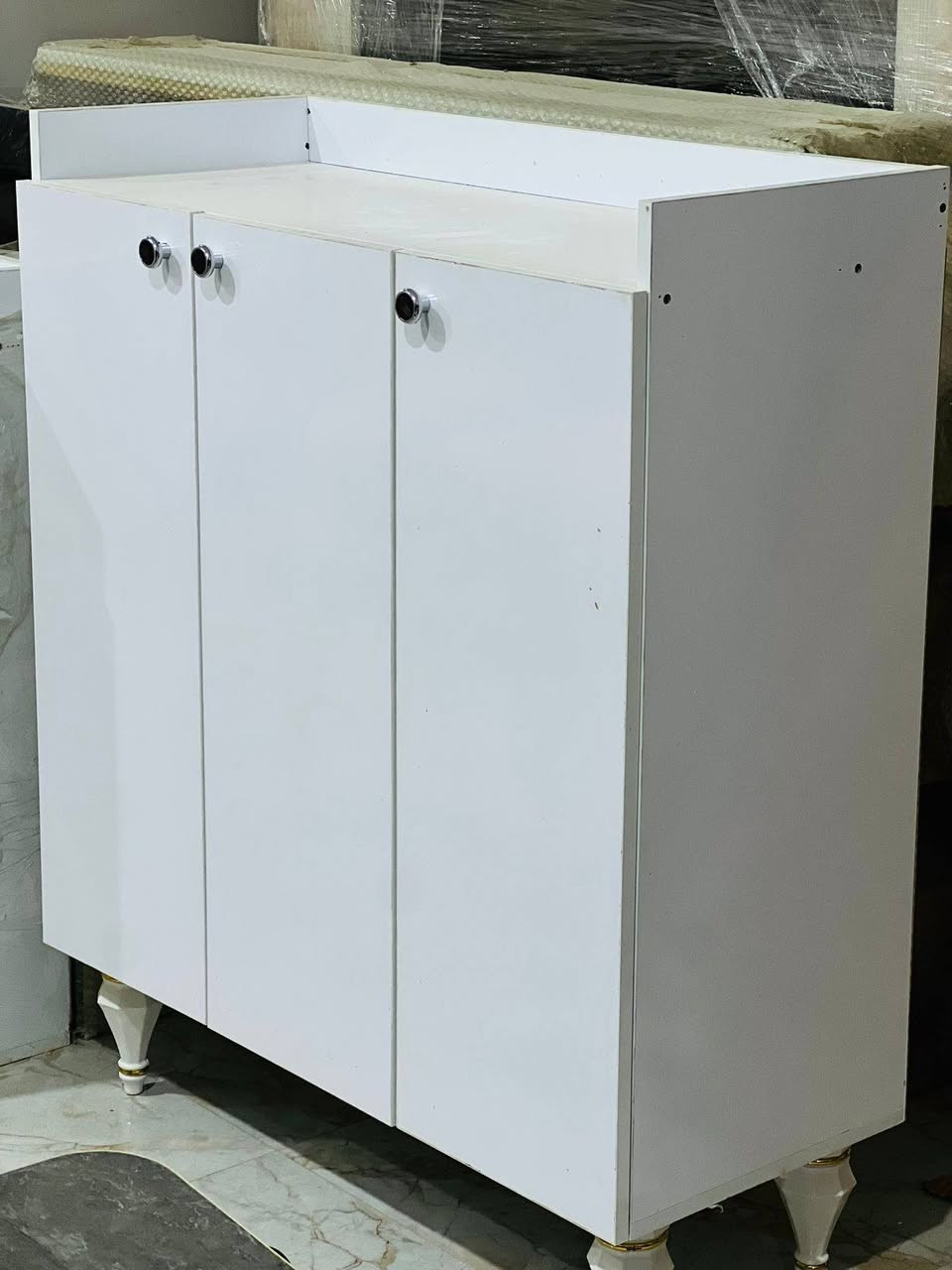 كزامة خشب 🇹🇷 ثقيل 3 خانات موديل كلش مرتب 
معرض مودرن هاوس الشطرة / شارع دبي 
***********
