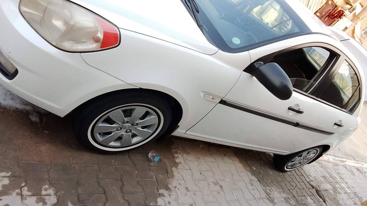 اكسنت موديل 2008
بيه فقط صبغ مقدار خمس اصابع بالخشم مال البنيد ومرشوش صبغ و الباقي كفاله عامة واحلى من الصور
مكينه 1400ومحوره1600
السعر 85وبيه مجال 

***********
