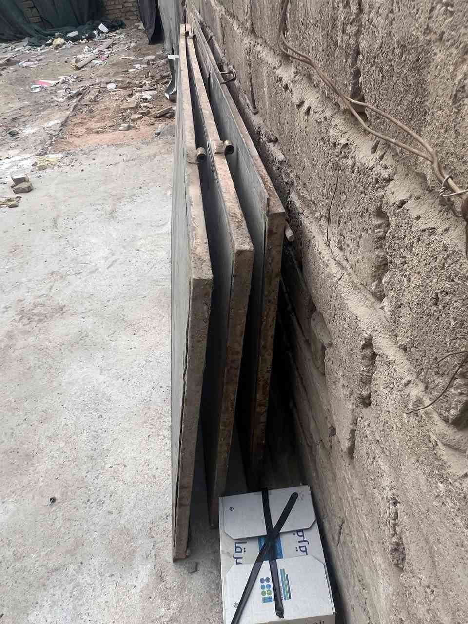 باب حديد دفترية كاملة وجاهزه طولها 3 امتار 
وعاليه تقريباً ارتفاعها هم 3 لو اقل 
بابل الحله 
***********
