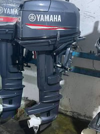 محرك خارجي ياماها بحالة جيدة. مثالي للاستخدام في القوارب الصغيرة والمت...
