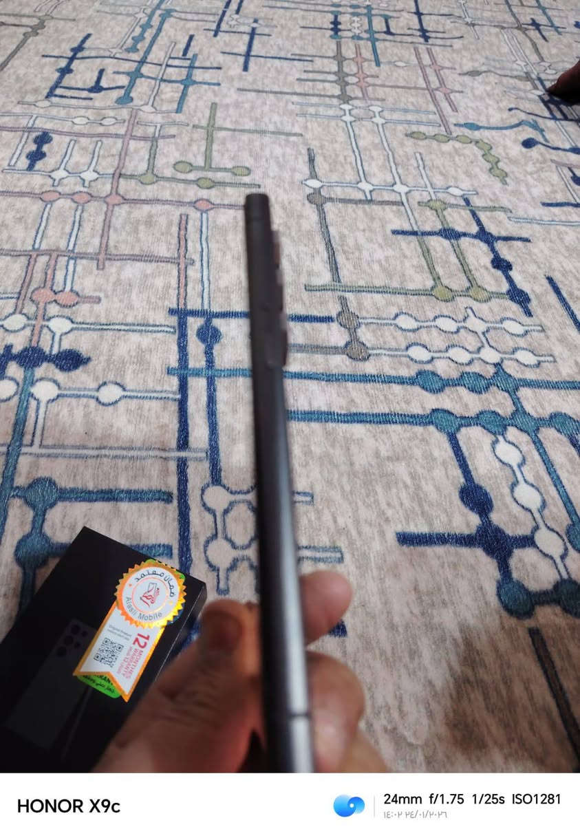 الترا S 24 للبيع  استخدام قليل مكاني نجف وكل محتوياته موجوده.. للاستفسار الاتصال ع الرقم ***********
