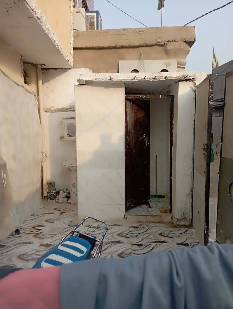 بيت للبيع مساحه125 متر المكان ابو خستاوي ابو غرق بفرع منصور ابو السمك كامل من كلشي سيراميك البيت صب مو عكاده السعر 21 وبي مجال ***********
