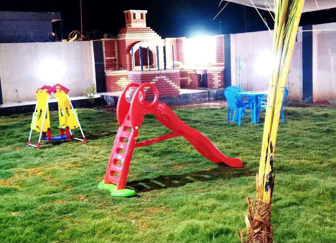 السلام عليكم مزرعة للبيع في قضاء بلد
المساحه 1300 متر
كامله من كلشي
السعر 220 وبي مجال 
للاستفسار الاتصال ع ***********
