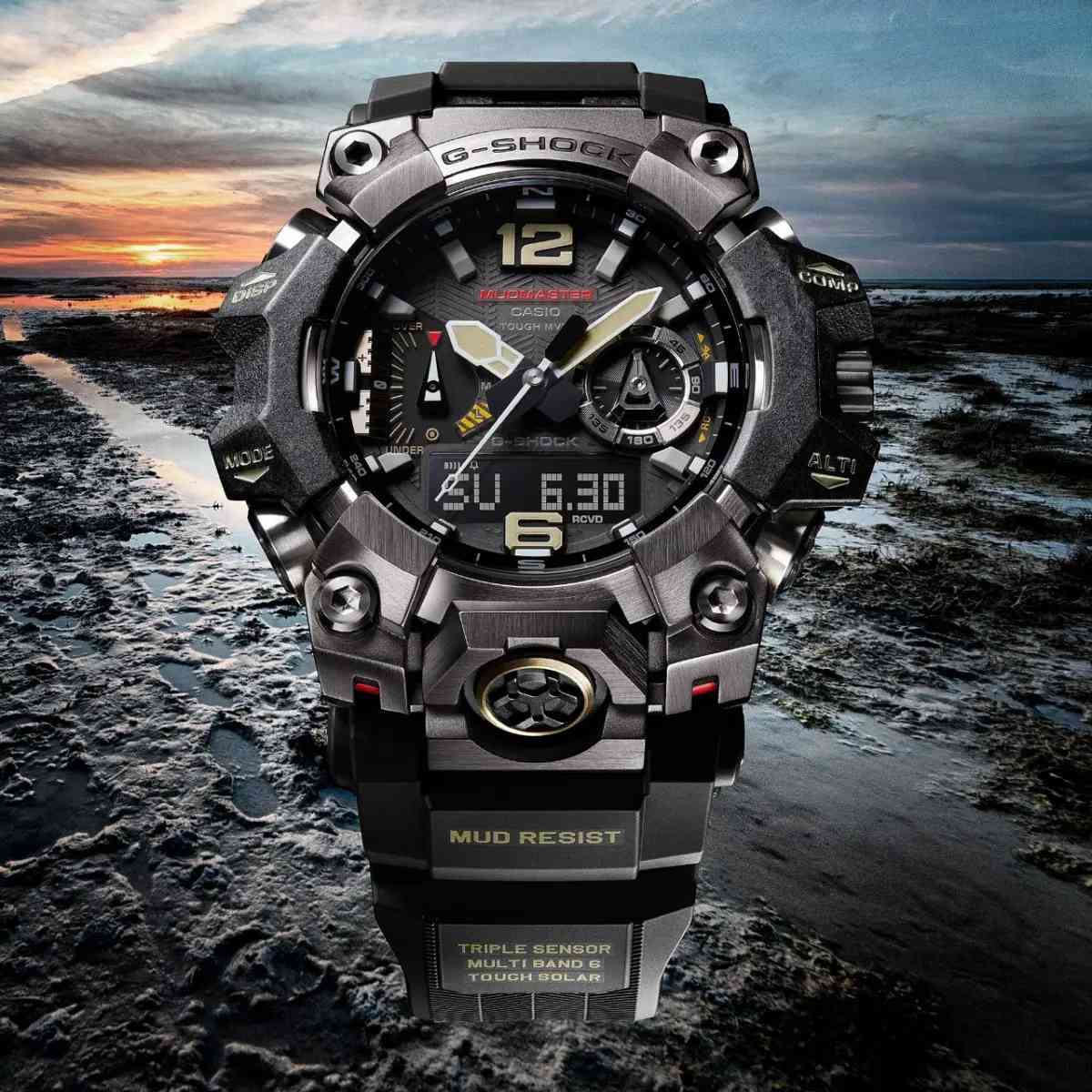 ° المعلومات الأساسية
• القطر 52 ملم الارتفاع 16 ملم 

الوزن 114 غرام

• مصدر الطاقة وعمر البطارية
Tough Solar (تعمل بالطاقة الشمسية)

• ساعة بالتحكم اللاسلكي؛ Multi band 6
Bluetooth: يتصل الطراز بالهواتف الذكية ويضبط الوقت تلقائيًا

• ميزة قابلية اتصال التطبيقات : ضبط الوقت التلقائي، إعداد سهل للساعة توقيت عالمي لـ 300 مدينة تقريبًا ، معلومات التطبيق الوقت والمكان سجل المهام مؤشر الموقع ذاكرة الموقع تخصيص تبديل الوضع/الشاشة، التصحيح التلقائي للارتفاع،الباحث عن الهاتف

• الزجاج كريستال ياقوتي بطبقة طلاء مضاد للانعكاس

• مقاومة للماء 200 متر ومقاومة للصدمات ومقاومة للوحل

• مادة الهيكل والإطار الراتينج الحيوي الفولاذ المقاوم للصدأ

• ارقام وعقارب مضيئة 

• التوقيت العالمي 38 منطقة توقيت (55 مدينة + التوقيت العالمي المنسق)، تشغيل/إيقاف تشغيل التوقيت الصيفي، التبديل التلقائي للتوقيت الصيفي (DST)، تبديل المدينة المحلية/مدينة التوقيت العالمي

• عرض وقت شروق الشمس ووقت غروب الشمس وقت شروق الشمس ووقت غروب الشمس في تاريخ معين

• ساعة إيقاف بدقة 1/100 ثانية
قدرة القياس: 23:59'59.99'' أوضاع القياس: الوقت المنقضي، وقت الانقسام، أوقات المكانَين الأول والثاني

• مؤقت العد التنازلي وحدة القياس: ثانية واحدة نطاق العد التنازلي: 60 دقيقة نطاق ضبط وقت بدء العد التنازلي: من 1 إلى 60 دقيقة (بمعدل زيادة دقيقة واحدة)

• المنبه 5 منبهات يوميًا إشارة الوقت بالساعة

• ضوء LED لوجه الساعة (ضوء تلقائي كامل بتقنية LED، مصباح شديد الإضاءة، مدة إضاءة قابلة للتحديد (1,5 ثانية أو 3 ثوانٍ)

• توفير الطاقة (تختفي شاشة العرض وتتوقف العقارب لتوفير الطاقة عند ترك الساعة في منطقة مظلمة

• مؤشر مستوى شحن البطارية

• وقت تشغيل البطارية التقريبي 6 أشهر للبطارية

• ميزات أخرى
تنسيق 12/24 ساعة
تقويم اليوم والتاريخ
ميزة إزاحة العقارب (تبتعد العقارب عن الشاشة لتتمكن من رؤية محتويات الشاشة الرقمية من دون أي عائق).

• وظيفة البوصلة
قياس 16 اتجاهًا/زاوية الاتجاه (0 إلى 359 درجة)، القياس المستمر للاتجاه (60 ثانية)، وظيفة التوجيه للاتجاه الشمالي. 
تحمل وظيفة الذاكرة. وظيفة التصحيح التلقائي للاتجاه الأفقي والميل المغناطيسي والاتجاه.
وظيفة قياس الضغط الجوي 
(نطاق القياس: 260 إلى 1100 هكتوباسكال (7,65 إلى 32,45 بوصة زئبق)، 1هكتوباسكال (0,05 بوصة زئبق))،
عرض الرسم البياني لاتجاه الضغط الجوي (عرض آخر 20 ساعة)، مؤشر فرق الضغط (±10 هكتوباسكال) 
إنذار معلومات اتجاه الضغط الجوي (عند حدوث تغيير مميز في ضغط الهواء، سيتم الإبلاغ به عن طريق الأسهم وإشعار صوتي) 
يمكن تغيير الرسم البياني لاتجاه الضغط إلى قياس كل 30 دقيقة. 
وذلك خلال آخر 5 ساعات.
*التحويل بين الهكتوباسكال والبوصة الزئبقية
وظيفة قياس الارتفاع/مقياس الارتفاع النسبي
(نطاق القياس: -700 إلى 10000 متر (-2300 إلى 32800 قدم)، بوحدات تبلغ 1 متر (5 أقدام)) 
ذاكرة متقدمة (ما يصل إلى 30 ذاكرة يدوية لتاريخ القياس والشهر والوقت والارتفاع)، 
بيانات التسجيل التلقائي (أعلى/أدنى ارتفاع، ذاكرة التراكم التلقائي (الصعود/الهبوط)) 

• الرسم البياني لاتجاه الارتفاع، مؤشر فرق الارتفاع (±100 متر/±1000 متر) 
وظيفة ضبط الفاصل الزمني للقياس (كل 5 ثوانٍ/دقيقتين) 
*كل ثانية واحدة في أول 3 دقائق فقط
*يتم التحويل بين الأمتار (م) والأقدام (قدم)

• وظيفة قياس درجة الحرارة
(نطاق القياس: -10 إلى 60 درجة مئوية (14 درجة فهرنهايت إلى 140 درجة فهرنهايت)، 0,1 درجة مئوية (0,2 درجة فهرنهايت)) 
*يتم التحويل بين درجات الحرارة المئوية (درجة مئوية) ودرجات الحرارة فهرنهايت (درجة فهرنهايت)

• تفاصيل ضبط الوقت
إشارات معايرة الوقت
اسم المحطة: DCF77 (مينفلينجن، ألمانيا)
التردد: 77,5 كيلوهرتز
اسم المحطة: MSF (أنثورن، إنجلترا)
التردد: 60,0 كيلوهرتز
اسم المحطة: WWVB (فورت كولنس، الولايات المتحدة الأمريكية)
التردد: 60,0 كيلوهرتز
اسم المحطة: JJY (فوكوشيما، فوكوكا/ساجا، اليابان)
التردد: 40,0 كيلوهرتز (فوكوشيما)/60,0 كيلوهرتز (فوكوكا/ساجا)
اسم المحطة: BPC (مدينة شنجكوي، مقاطعة خنان، الصين)
التردد: 68,5 كيلوهرتز
استقبال إشارة معايرة الوقت
استقبال تلقائي حتى ست* مرات يوميًا (يتم إلغاء عمليات الاستقبال التلقائي المتبقية عند نجاح عملية استقبال واحدة)
*5 مرات يوميًا لإشارة معايرة التوقيت الصيني
استقبال يدوي
نتائج آخر عملية استقبال للإشارة


**إذا كنت صاحب هذا الإعلان وتريد حذفه لأي سبب، رجاءا أرسل رسالة إلى الدعم الفني**
