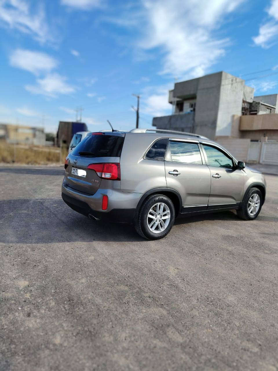 السلام عليكم
سورنتو 2015 محرك 6 وارد امريكي 
 فول مواصفات عدا البصمة و الفتحة تخم تاير جديد 
 السعر 175 و بيها مجال 
ديالى بعقوبة 
الرقم / ***********
