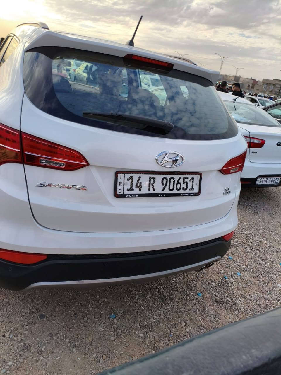 السلام عليكم سنتافي 2016 مكفوله ما عده ضربه خفيفه بل سبايدر الخلفي ورصعات بصندوك  السياره ماشيه ٢٦ الف الزياره كلش نضيفه اخت الزيرو للتصال *********** السعر 215
