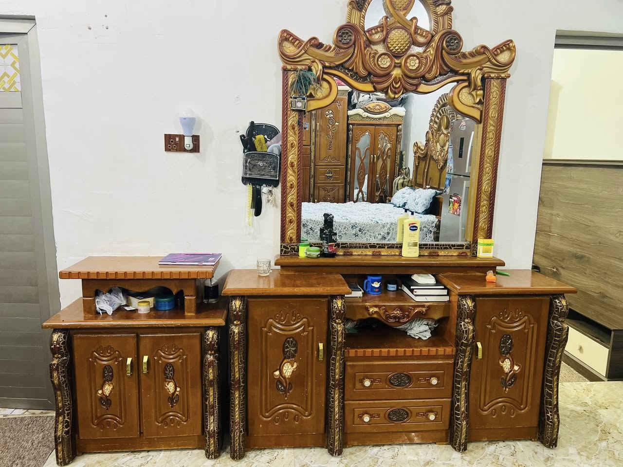 غرفة للبيع نضيفة كلش  تتكون من7 قطع صاج تسكام السعر950 وبيها مجال ناصرية مركز.              الرقم ‭0782 783 8851‬
